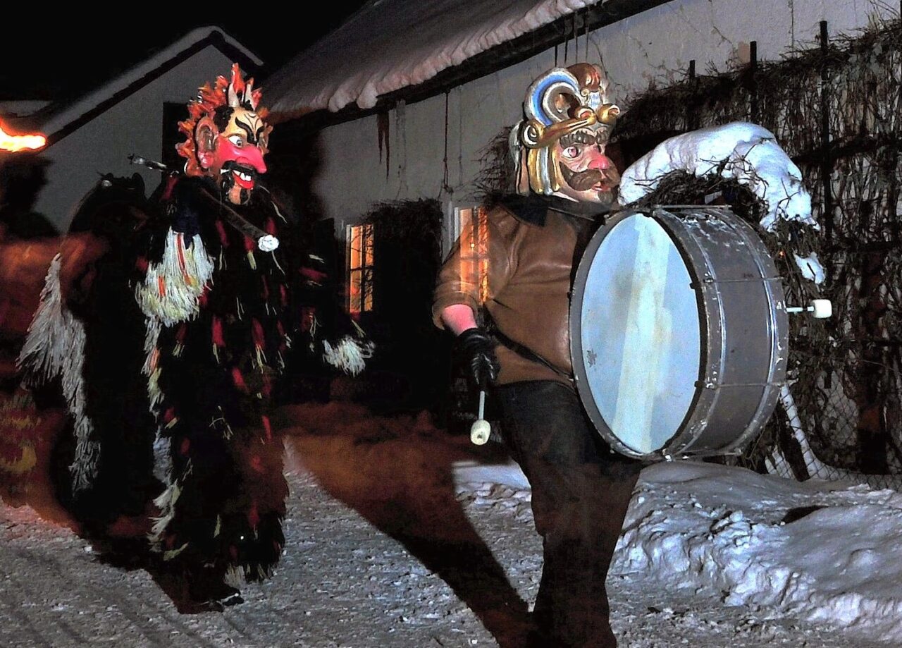 Perchtenlauf in Kirchseeon zur Vorweihnachtszeit